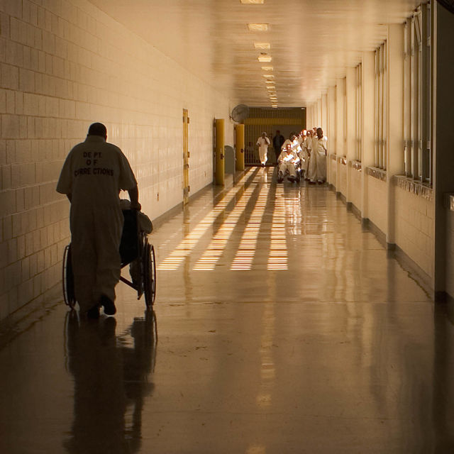 Δύσκολες Στιγμές στη Φυλακή: Στην Απομόνωση